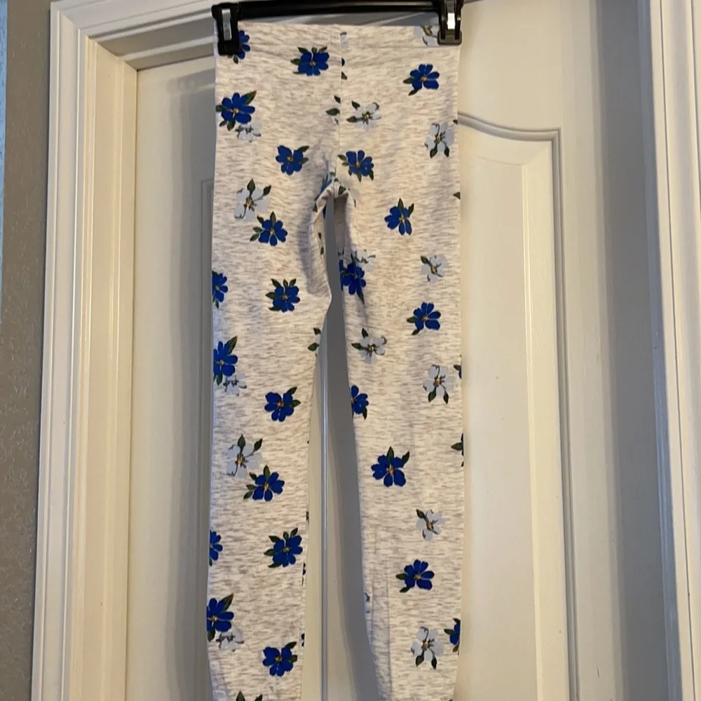 Old Navy leggings , size 10-12